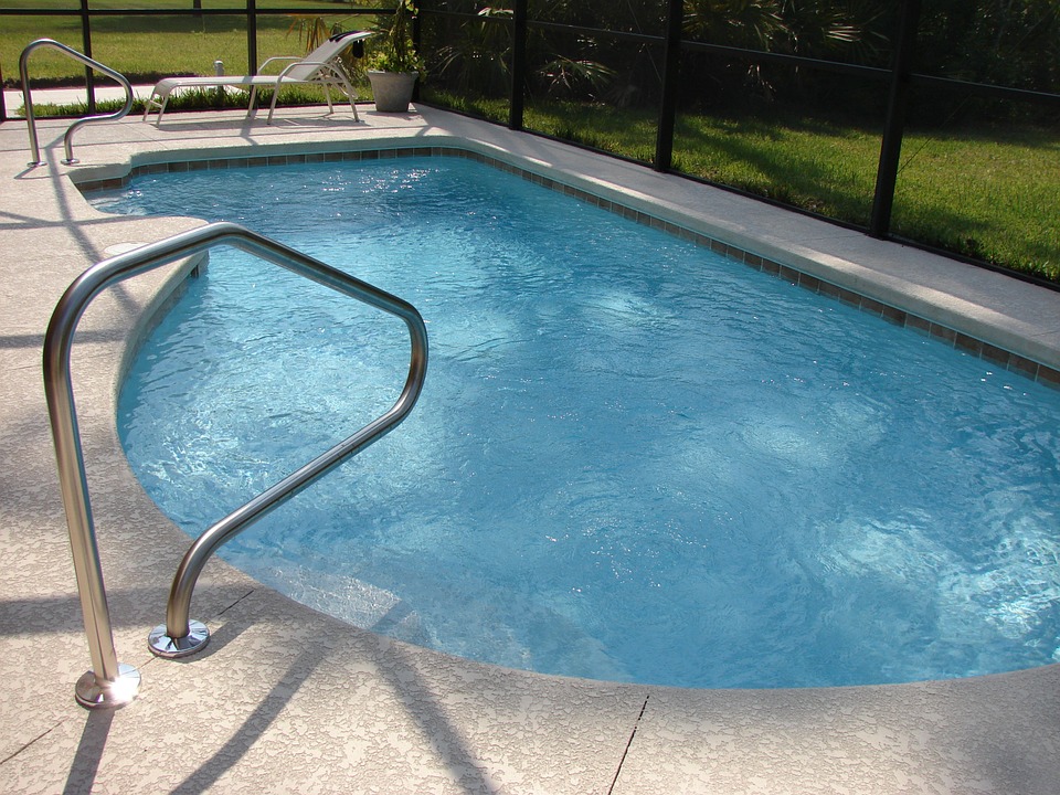 swimming-pool-317449_960_720