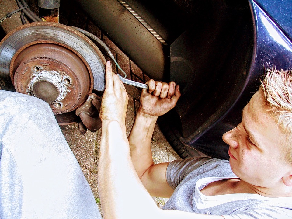 car-mechanic-2267350_960_720