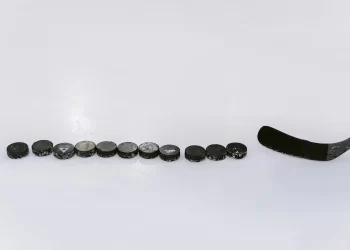 Alex Ovechkin míří na Wayna Gretzkyho